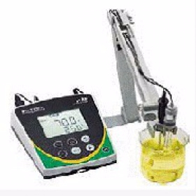 台式酸度计 PH700